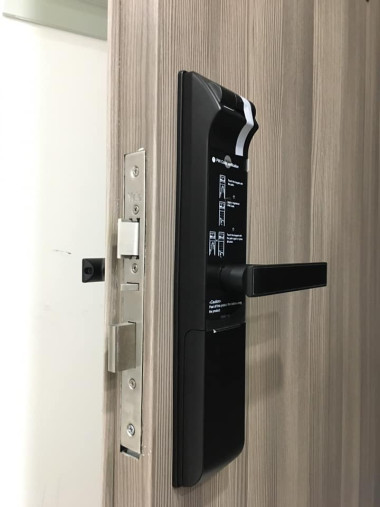 LẮP KHÓA CỬA ĐIỆN TỬ YALE YDM 7116